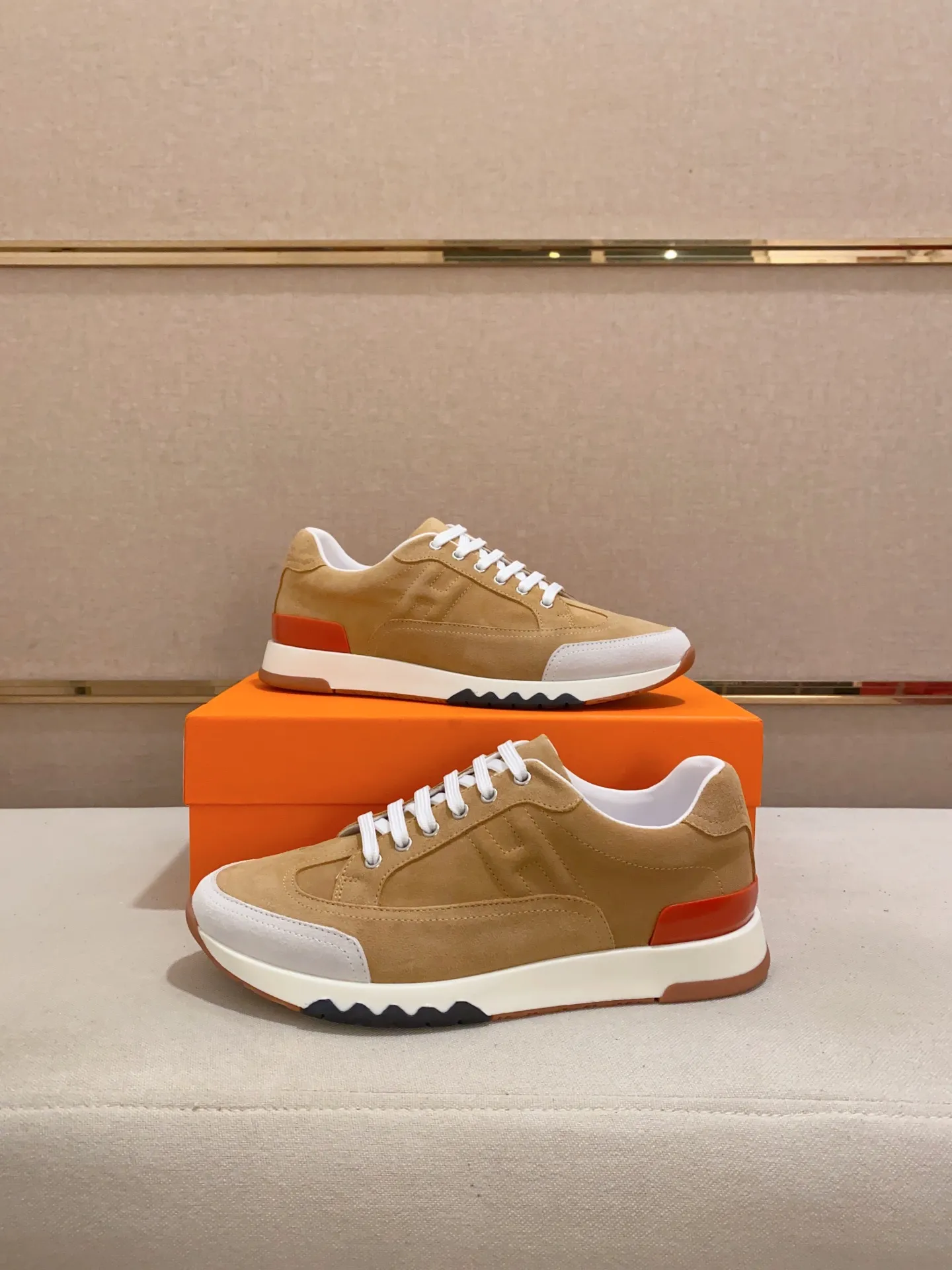 Ex-factory price: 500💰《HERMES》【Classic Original Version】Hermès; Top 🔝 Purchasing Agency 🔍🔍Men's latest 🇺🇸 counters are sold simultaneously, original imported from Italy ▲▲First-layer cowhide ▲▲ (high-end, extravagance and class) times) Exquisite workmanship (Italian 🇮🇹Imported water-dyed 🐂cowhide lining) sole: Original sole provided by the original factory, ⚠️exclusive double-layer activity·TPR·rubber·combined molded outsole; super comfortable·wear-resistant·non-slip·environmental protection The real thing is more beautiful if you take the real thing (high quality, follow the order), you can enter and exit the counter at will * Number of yards: 38·39·40·41·42·43·44# (can be customized 45.)